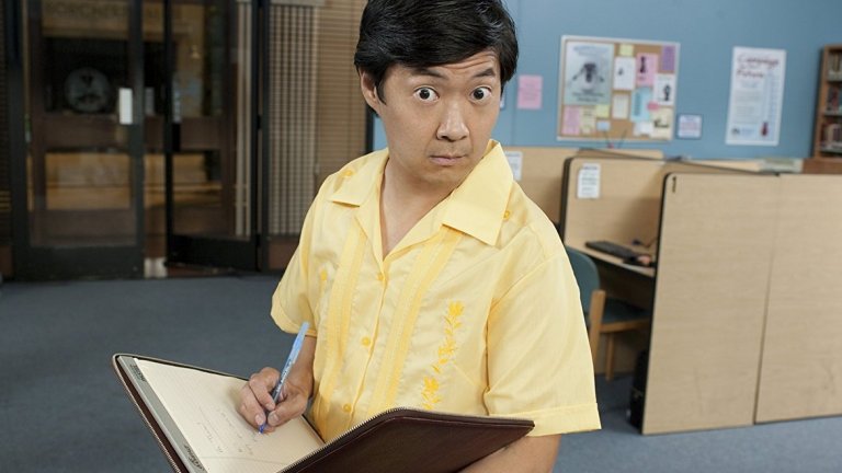 Кен Джонг 
Кен е най-популярен с комедийните си роли като тази в "Последния ергенски запой". Трудно е да го видим на екран без да се усмихнем и да се сетим за образа му на смахнатия азиатец в поредицата. Комикът обаче има сериозно образование зад гърба си – завършил е медицина в Северна Калифорния.