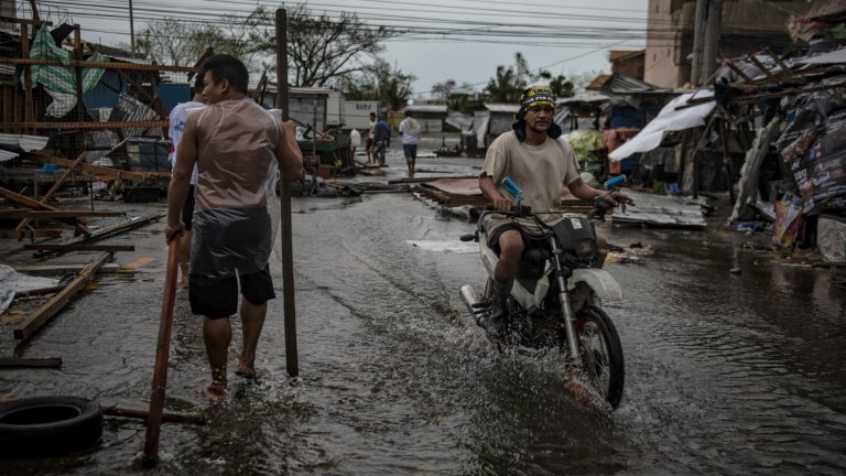 Най-малко 25 загинали след тайфуна Мангхут