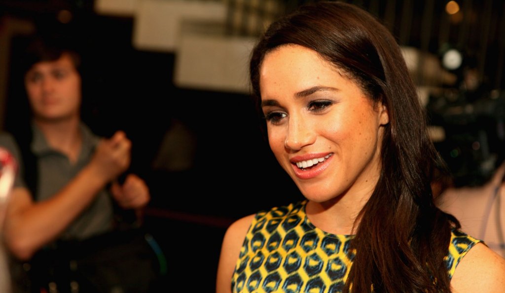 Израснала е на снимачната площадка на “Женени с деца””
Бащата на Меган - Томас Маркъл, е работил като фотограф на снимачната площадка на “Женени с деца” и е водил малката си дъщеря със себе си на работа. Звездата споделя, че е израснала, гледайки превъплъщенията на състава в сериала и така се е влюбила в актьорската професия.