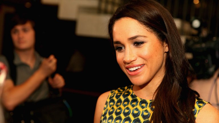 Израснала е на снимачната площадка на “Женени с деца””
Бащата на Меган - Томас Маркъл, е работил като фотограф на снимачната площадка на “Женени с деца” и е водил малката си дъщеря със себе си на работа. Звездата споделя, че е израснала, гледайки превъплъщенията на състава в сериала и така се е влюбила в актьорската професия.