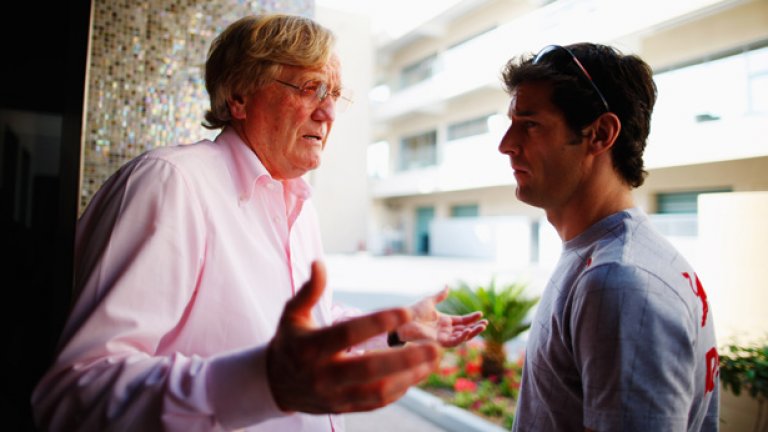 Шефът на Гран при на Австралия Рон Уокър разговаря с Марк Уебър