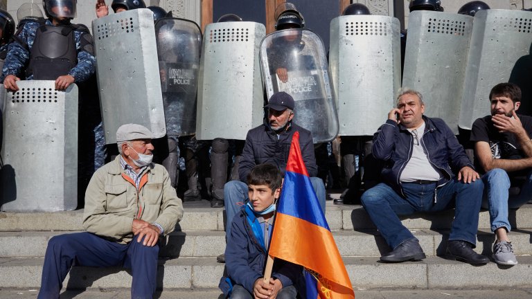 Политическата криза в Армения се задълбочава
