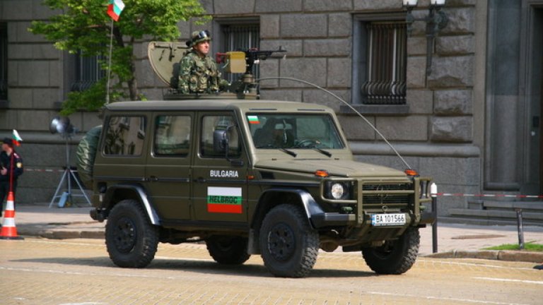 G270
Бронираната военна версия на знаменитата G класа на Mercedes. Джипът е на въоръжение в българската армия от близо 10 години, има противокуршумна броня и люк за разполагане на картечница на покрива.