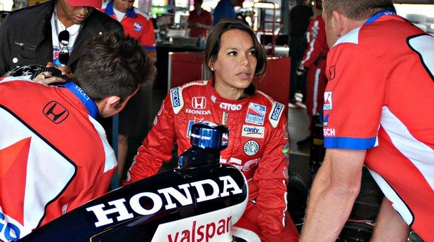 Милка Дуно
Родената в Каракас Милка е модел, както и инженер, а кариерата й включва стартове в IndyCar и ARCA – един от подгряващите шампионати на NASCAR.