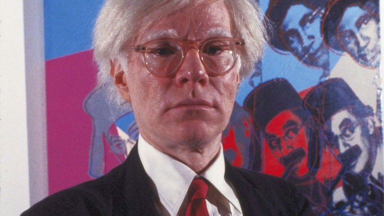 Andy_Warhol_at_the_Jewish_Museum_(by_Bernard_Gotfryd)_–_LOC