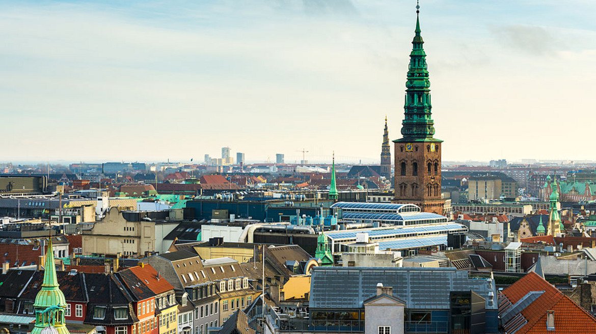 Копенхаген. Неслучайно датската столица е обявена за най-добрия град за колоездачи в света. Чудесна дестинация за хора, които искат да попътуват сами. Ако обичате да пътешествате на две гуми, това е вашето място.