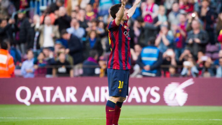 Меси не е в най-силния сезон от кариерата си, но въпреки контузиите и проблемите, навъртя 31 гола. Барса е номер едно от петте водещи първенства на континента по брой попадения във всички турнири. В неделя Меси направи хеттрик (на снимката) при 7:0 над Осасуна и стана номер едно в историята на Барселона - 371 гола.