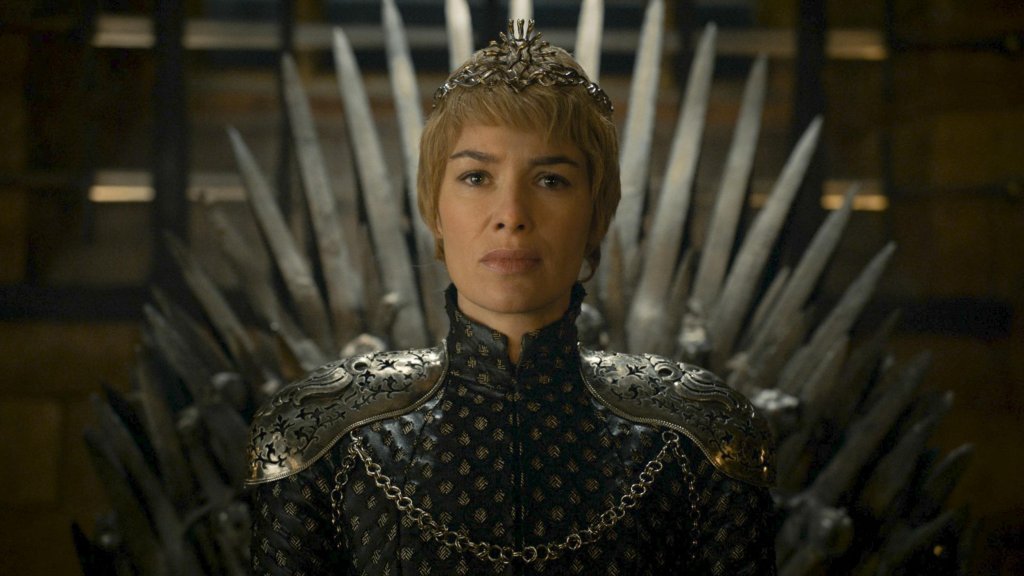 Церсей Ланистър 
Къде без Game of Thrones? Най-успешният сериал на последното десетилетие и наш любим. Тук сме пристрастни и наш любимец си е Церсей.  Защото е повече от злодей, повече от жена, повече от персонаж. С множество пластове. Защото е героя