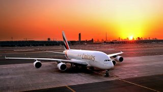 emirates_airbus_a380_night_landing_dubai-1920x1080