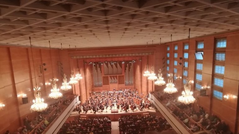 За да се вдигнат заплатите, трябват делигирани бюджети и по-високи цени на билетите, смятат депутатите