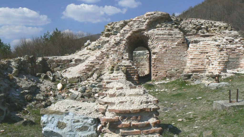 Trayanovi-vrata-left-arch-3
