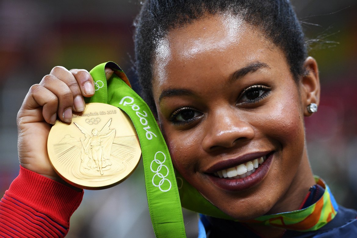 Габи Дъглас е трикратна златна олимпийска медалистка от игрите в Лондон 2012 и Рио 2016