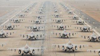 military-jets-746210_1920