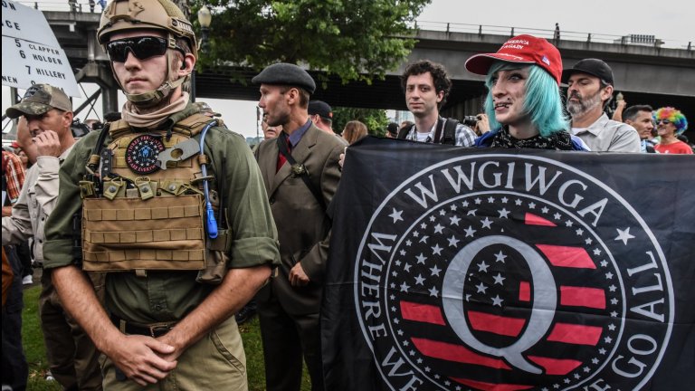 Социалната мрежа концентрира в себе си безпрецедентно голямо влияние върху начините за определяне на обществено мнение