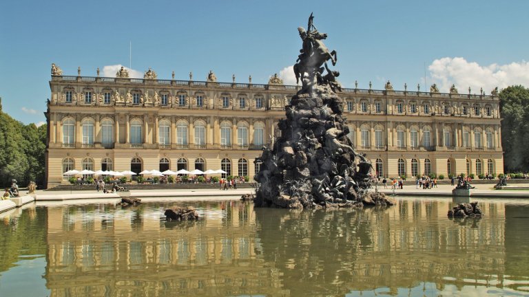 Кимзее е две в едно - езеро и замък.