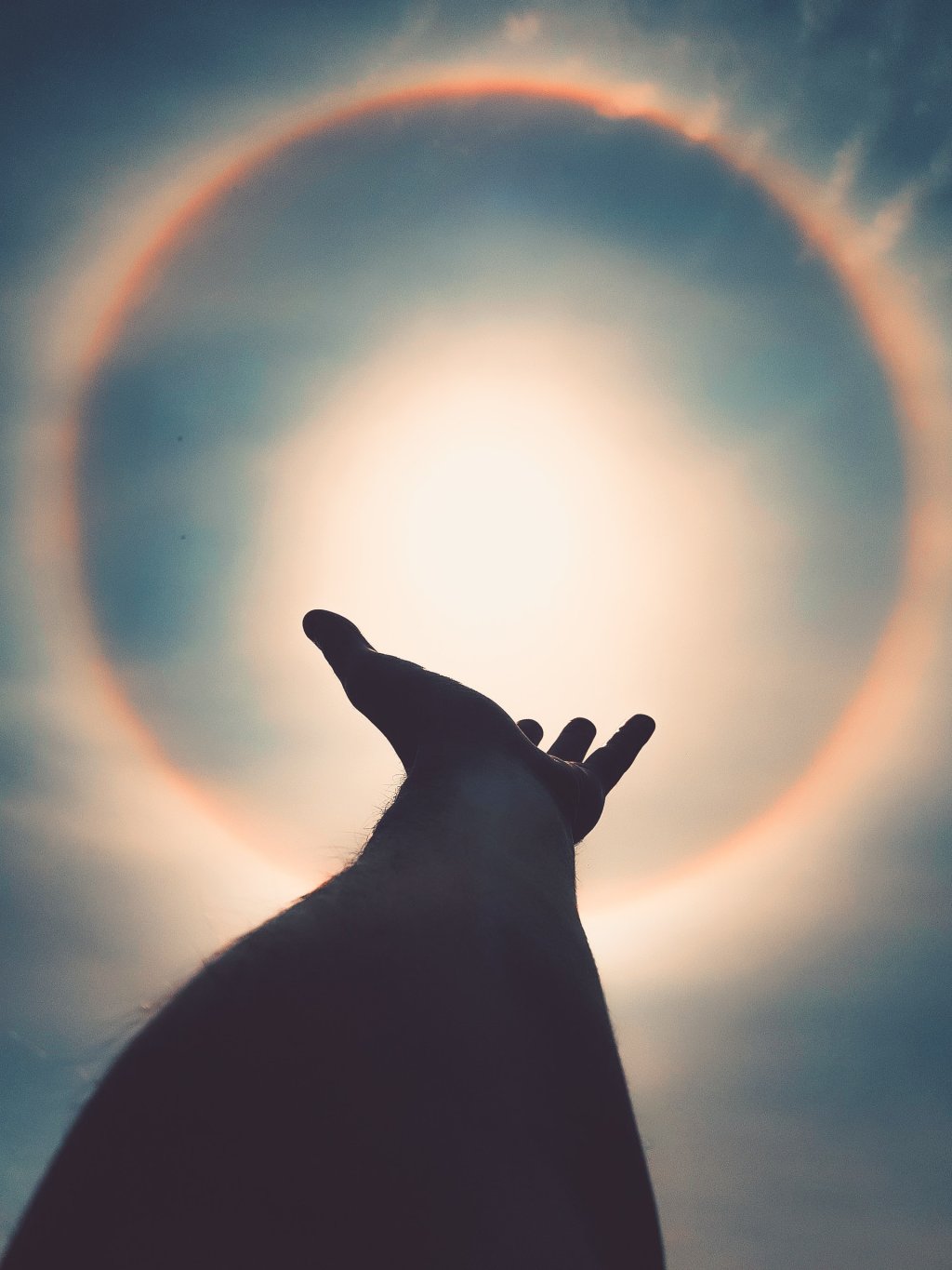 arm-blue-sky-blur-3025562