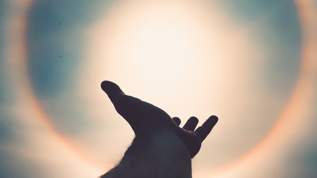 arm-blue-sky-blur-3025562