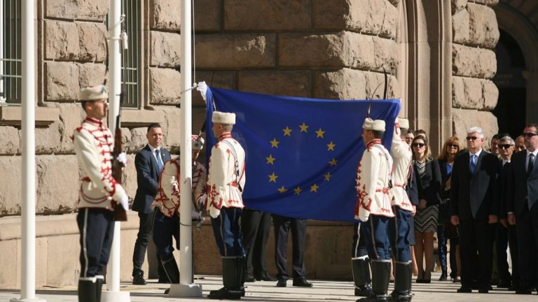 От 1985 г. денят е празник на идеята за Обединена Европа