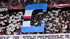По-рано през сезона фенове на градския съперник Дженоа се подиграха на Сампдория за изпадането в Серия "Ц" с хореография с буквата "С", но в крайна сметка Самп се спаси.