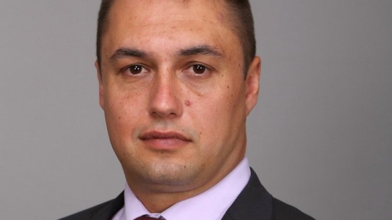 Иван Миховски е 36-годишен, инженер по образование, като от края на 2014 г. е председател на ГЕРБ-Троян. Той е собственик на местния автомобилен сервиз "Миховски-ауто".