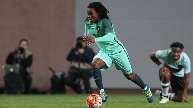 Ренато Санчес (Португалия). Трансферът му от Бенфика в Байерн ще се официализира по време на турнира и ще подчепата статута му на един от най-обещаващите таланти на Стария континент. 18-годишният халф проби сред титулярите в Лисабон през октомври, а дебютът му за родината бе през март. Ренато е най-младият футболист, включен в състава на Португалия за голям форум след Кристиано Роналдо на Евро 2004.