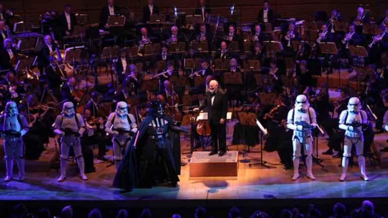 Композиторът Джон Уилямс е съвременникът, който има най-много номинации за "Оскар" - цели 51. Първата му номинация е от 1967 г., а последната - от тази година за музиката към "Междузвездни войни - Последните джедаи".