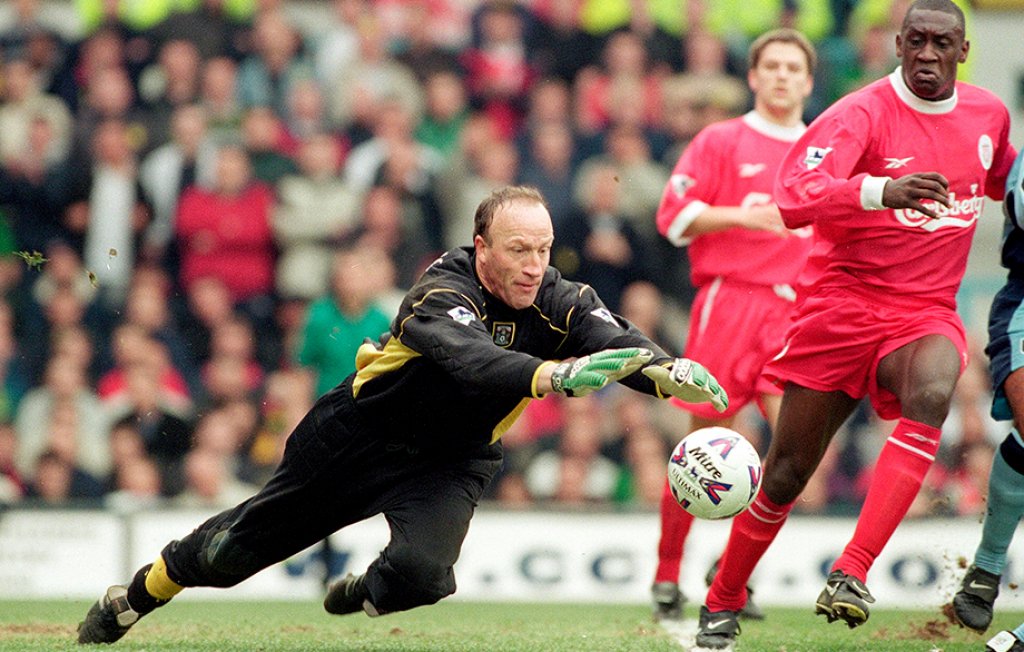 Кривоносият идол на милиони, който бе "похитен" от бандити в Казахстан и спря цигарите срещу нов договор