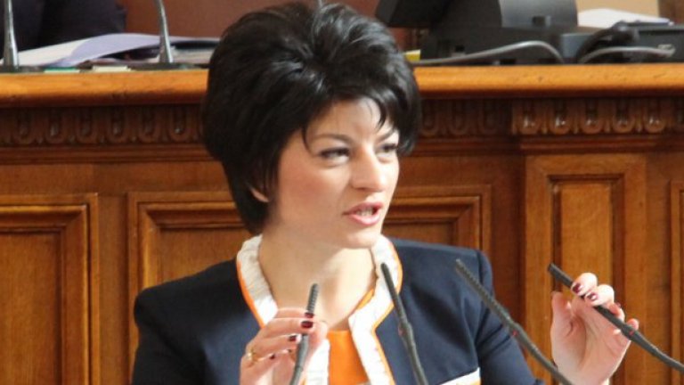 Както стана ясно, ГЕРБ са пазили тежката си артилерия след като уволниха трима здравни министри от началото на мандата. Защо чакаха толкова, а не я назначиха още в началото