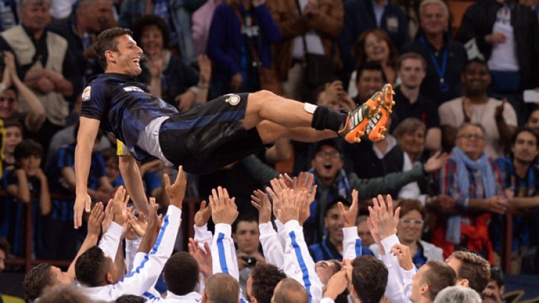 Великият Хавиер Санети сложи край на кариерата си през 2014-а именно след мач с Лацио.