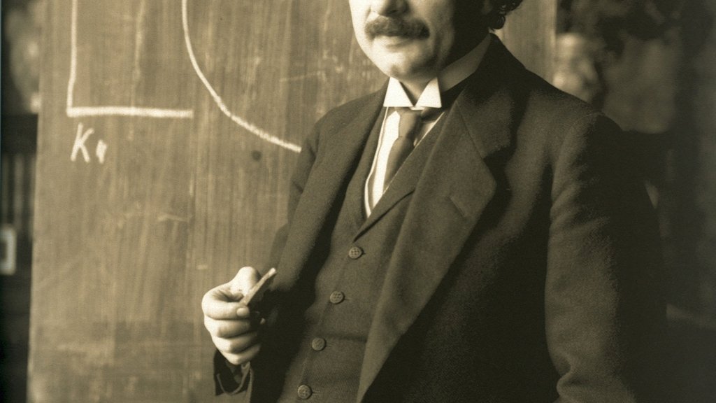 Einstein_1921_by_F_Schmutzer_-_restoration