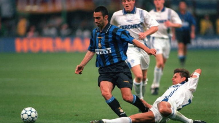 Юри Джоркаеф от Интер (1996-1999 г.) в Кайзерслаутерн, 1,5 млн. евро
Джоркаеф изкара страхотни три години в Интер, печелейки и Купата на УЕФА през 1998-а. Считаше се, че на 31 години е добро време Джоркаеф да се раздели с Интер. След това обаче изигра три сезона в Кайзерслаутерн и дори стигна до Висшата лига с екипа на Болтън.