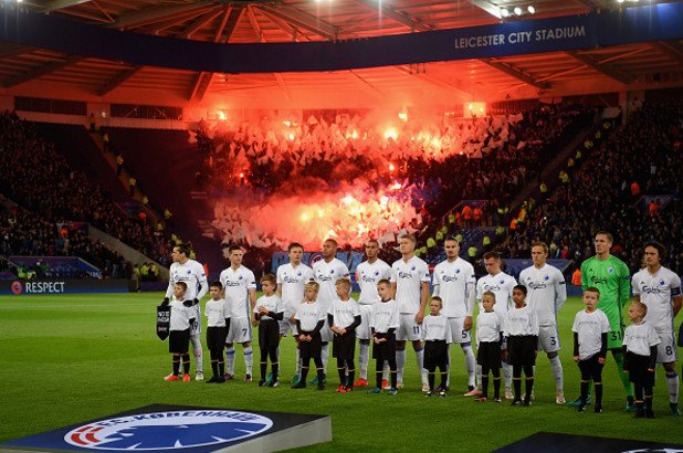 Феновете на Копенхаген запалиха десетки факли в сектора за гости по време на химна на Шампионската лига