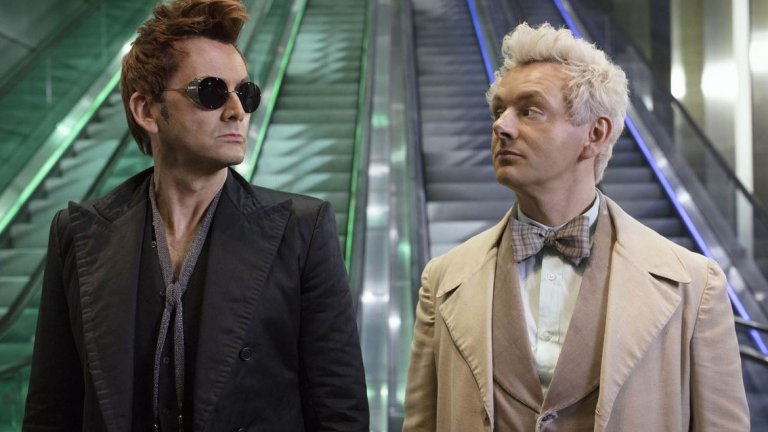 Good Omens - Amazon Prime
Адаптацията по романа на Тери Пратчет и Нийл Геймън определено е нещо, което очакваме от доста време. Самата история е изключително забавна и не пести пародиите с други подобни апокалиптични филми и книги. Ангелът Азирафаел (Майкъл Шийн) и демонът Кроули (Дейвид Тенант) от хилядолетия живеят на Земята, следейки хорските дела, и вече дори не се мразят. Нещо повече - двамата могат да се нарекат нещо като приятели (особено предвид факта, че нямат други приятели във вселената). Сега обаче Антихристът се е появил (в облика на любознателно и съвсем не лошо малко момче), а те двамата трябва да обединят усилия, за да предотвратят Края на света. От всичко видяно досега като трейлъри и снимки, може да се каже, че ни очаква един наистина добър сериал.