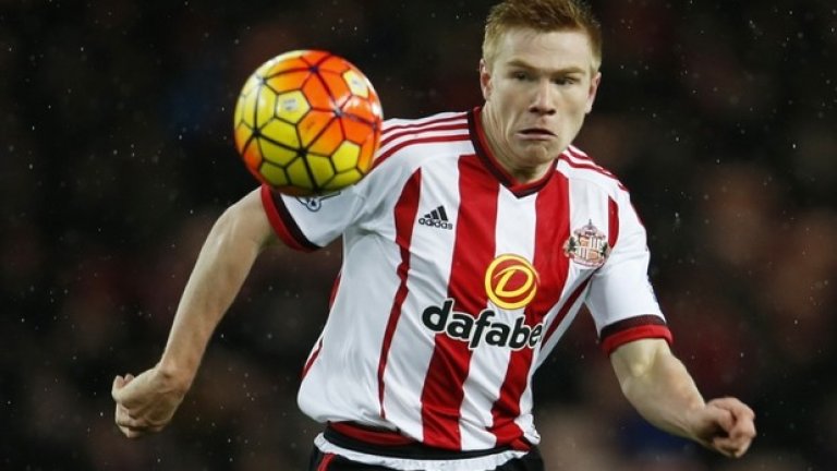 Дънкан Уотмор, Съндърланд
Уотмор е известен със своята интелигентност. Миналата година завърши икономическа специалност в университетата в Нюкасъл. Преди време бе освободен от Манчестър Юнайтед и се съсредоточи върху следването си, след което премина в Съндърланд. И Пойет, и Адвокаат разчитаха на него, но Сам Алърдайс бе мениджърът, който показва най-голяма вяра в нападателя. Бърз и умен, той може да е по-умната версия на Джейми Варди.