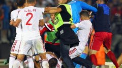 Политическият привкус на срещата Сърбия - Албания, заради който бе прекратен мача, не е прецедент. Ето и някои от най-хаотичните случаи, при които футболни срещи приключват заради ексцесии..