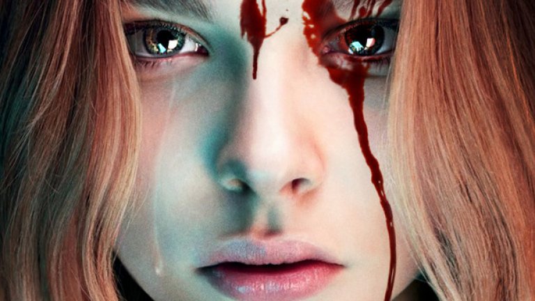 Слагането на кръв около лицето е най-трудно  
"След седем сезона на True Blood, се чувствам най-после способна да постигам кървави сълзи", казва Бриджит Елис, главен гримьор на сериала. "Ако знам, че някой трябва да се разплаче на снимачната площадка и че визуалните ефекти ще направят истинската сълза, aз просто рисувам мястото и оставям останалото на компютрите. Трудно е да се работи с каквото и да е друго в такава близост до очите"