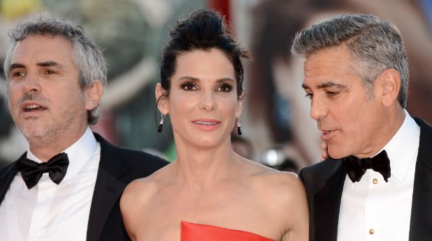 Алфонсо Куарон, Сандра Бълок и Джордж Клуни (отляво надясно) на прожекцията на "Гравитация"