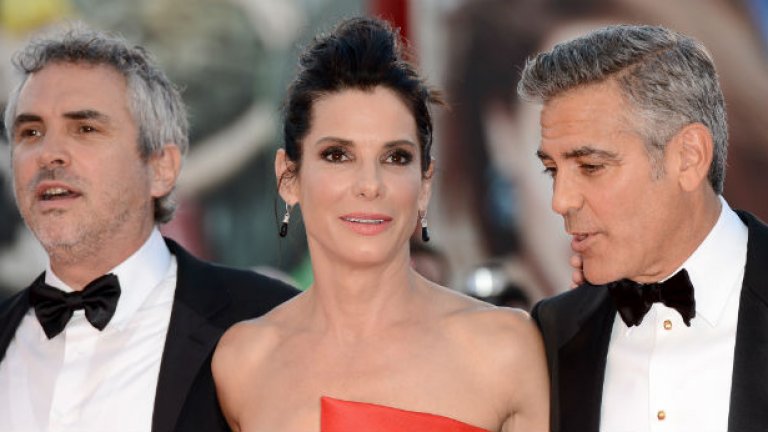 Алфонсо Куарон, Сандра Бълок и Джордж Клуни (отляво надясно) на прожекцията на "Гравитация"