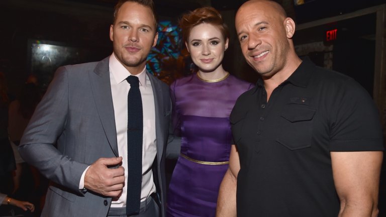 В един момент е осъзнала, че не е добра актриса
Гилън признава, че е тих човек и интроверт, но не и що се отнася до актьорския занаят - там дори е надценявала способностите си. "Когато играех, се чувствах наистина уверена, че съм добра в това. Тогава един ден осъзнах, че не съм толкова добра, колкото си мислех - гледах се в нещо и си помислих "О, Боже, това е ужасно, трябва да се потрудя и да разбера как се прави", разказва Карън в интервю. (на снимката с колегите си от "Пазителите на галактиката" Крис Прат и Вин Дизел)