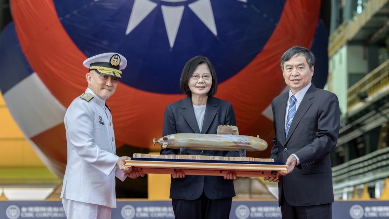 Вместо да купуват подводници на старо, в Тайван решиха да си ги правят сами