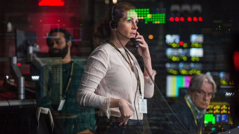 8/9) Джулия Робъртс - 12 милиона долара 
Последният филм на Робъртс "Money Monster" ("Пулсът на парите") не се представи особено добре, но приходите на актрисата се увеличиха заради авансовия хонорар за ролята си в предстоящия "Wonder" (излиза през ноември 2017), плюс печалби от продажби на по-стари филми, плюс спонсорския договор с "Lancome".