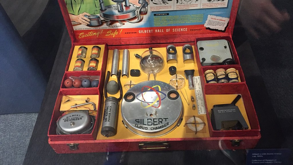 1280px-Gilbert's_Atomic_Energy_Lab