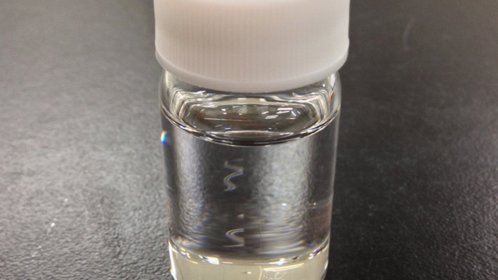 Sample_of_Dimethyl_sulfoxide_01