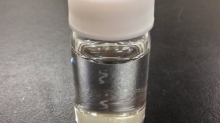 Sample_of_Dimethyl_sulfoxide_01