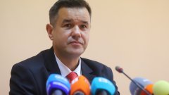 Никола Стоянов коментира, че през "следващите 12-14 месеца сме обезпечени"