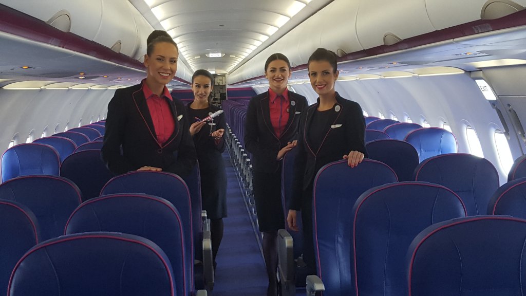 Журналистите бяха пуснати да разгледат и отвътре новия Airbus A321