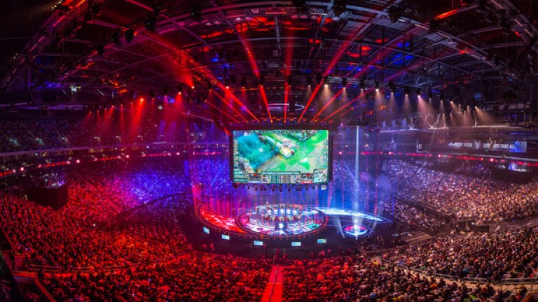Близо 12 000 фенове на видеоигрите присъстваха на световното първенство на League of Legends през октомври 2015 г. в Mercedes-Benz Arena в Берлин. Милиони геймъри от цял свят проследиха събитието онлайн. Вижте в галерията 5 от най-масовите и популярни видеоигри за е-спортове.