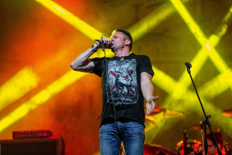 Цецо (The Animal) Анастасов (вокали)