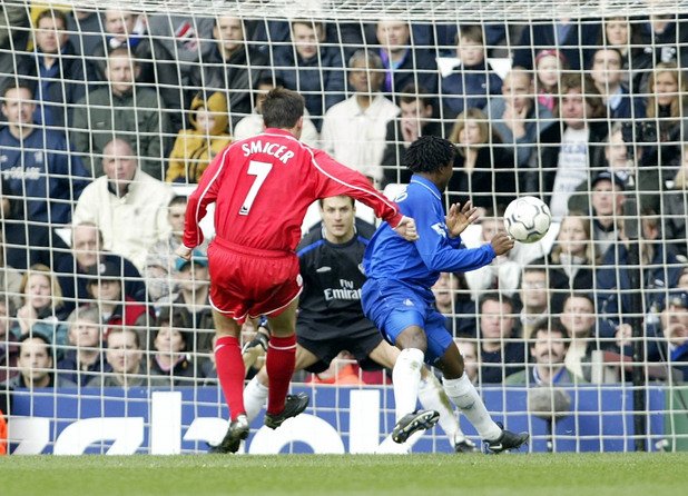 Март 2002 г. Ливърпул преследва титлата и бие Челси в последната секунда на последната минута с гол на Владимир Шмицер - 1:0. Гостите са по-добрият отбор на "Анфийлд", а загубата ги вади от играта за първото място.
