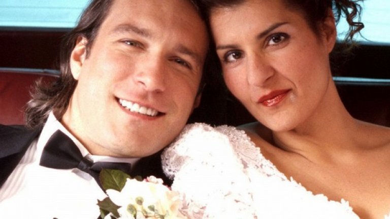 Моята голяма луда гръцка сватба 2
Това продължение идва 14 години след първата част и 13 години след опита тя да бъде превърната в сериал (беше спрян след седем епизода). Ния Вардалос отново е сценаристка и главна актриса, а Джон Корбет също се завръща в ролята на нейния съпруг, принуден да се справя с особеностите на гръцките й роднини. Двамата имат и дъщеря, създаваща всякакви проблеми, а цялото семейство отново се събира за голяма гръцка сватба, която би трябвало да е по-луда и от предишната. Трейлърът не вдъхва доверие и засега хуморът се забелязва единствено в премиерната дата - 1 април.